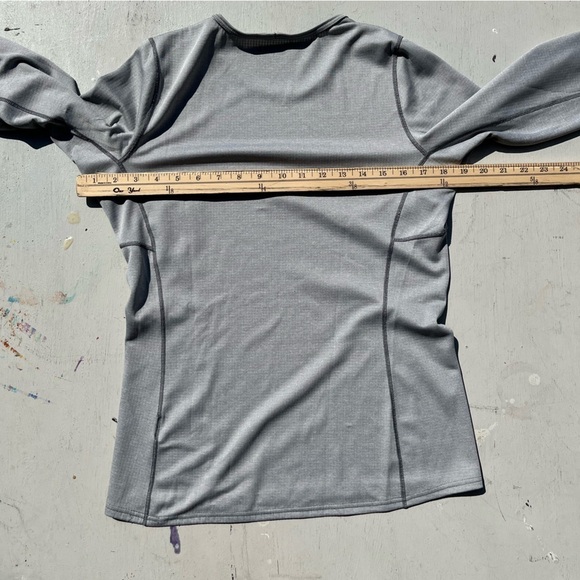 Women's Patagonia T-Shirt Gray Silver Solid S Round Active Polartec Baselayer - Picture 11 of 14